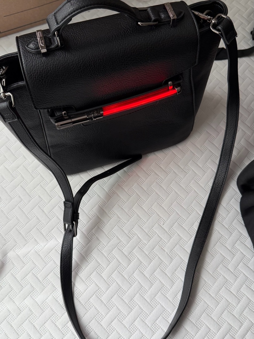 Darth Vader Lightsaber Purse - Picture 3 of 6